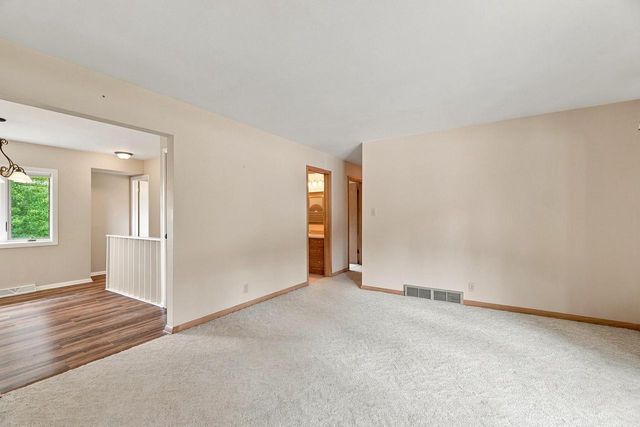 181 Highview DRIVE, Cedarburg, WI 53012