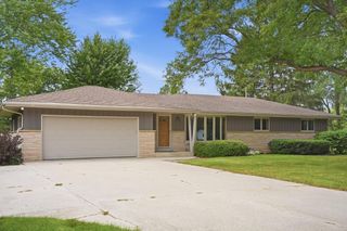 181 Highview DRIVE, Cedarburg, WI 53012