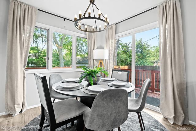 400 LA PLAZA, Royal Oak, MI 48073