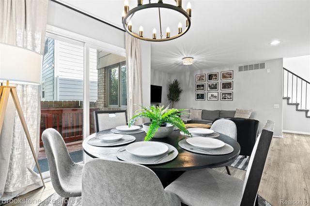 400 LA PLAZA, Royal Oak, MI 48073