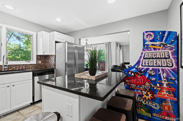 400 LA PLAZA, Royal Oak, MI 48073