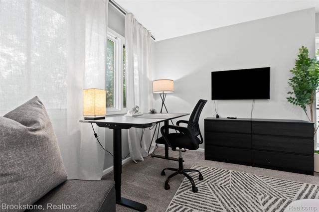 400 LA PLAZA, Royal Oak, MI 48073