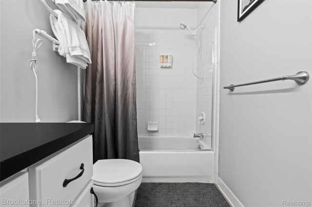 400 LA PLAZA, Royal Oak, MI 48073