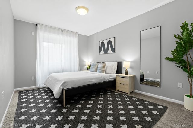 400 LA PLAZA, Royal Oak, MI 48073