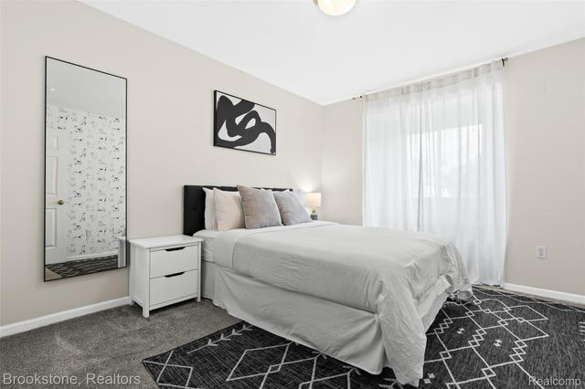 400 LA PLAZA, Royal Oak, MI 48073