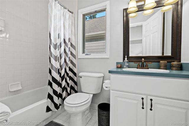 400 LA PLAZA, Royal Oak, MI 48073