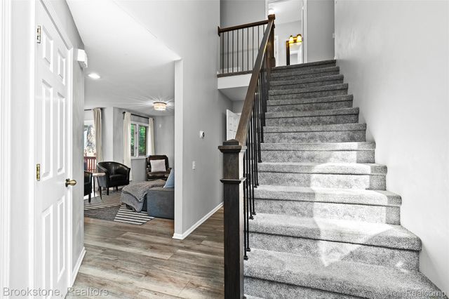 400 LA PLAZA, Royal Oak, MI 48073