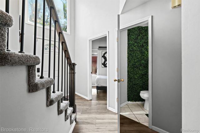 400 LA PLAZA, Royal Oak, MI 48073