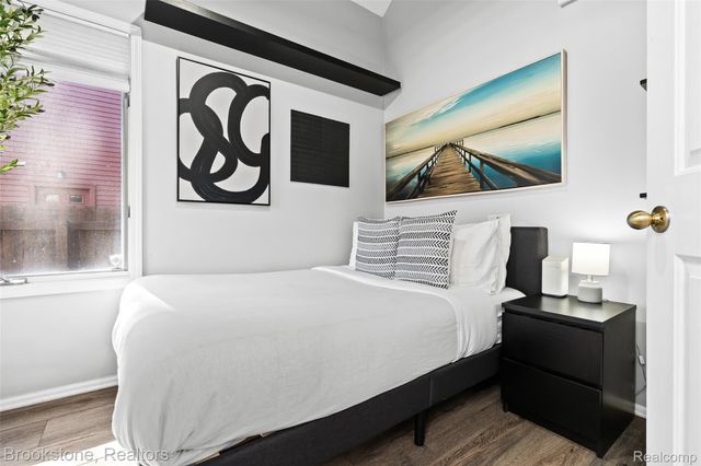 400 LA PLAZA, Royal Oak, MI 48073