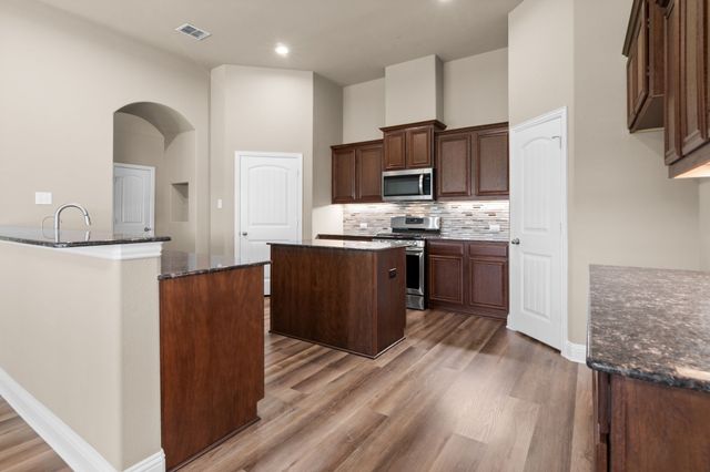 7425 Waterwell Trail, Forest Hill, TX 76140