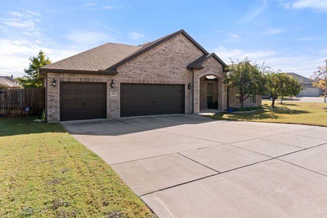 7425 Waterwell Trail, Forest Hill, TX 76140