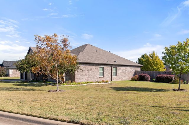 7425 Waterwell Trail, Forest Hill, TX 76140