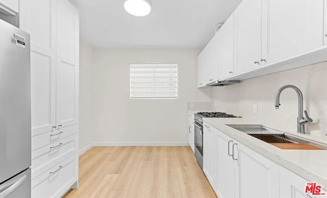 4345 Ventura Canyon Avenue, Sherman Oaks (los Angeles), CA 91423