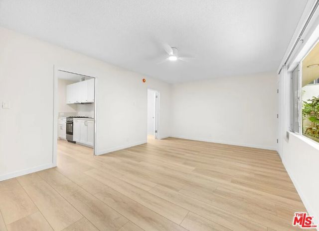 4345 Ventura Canyon Avenue, Sherman Oaks (los Angeles), CA 91423