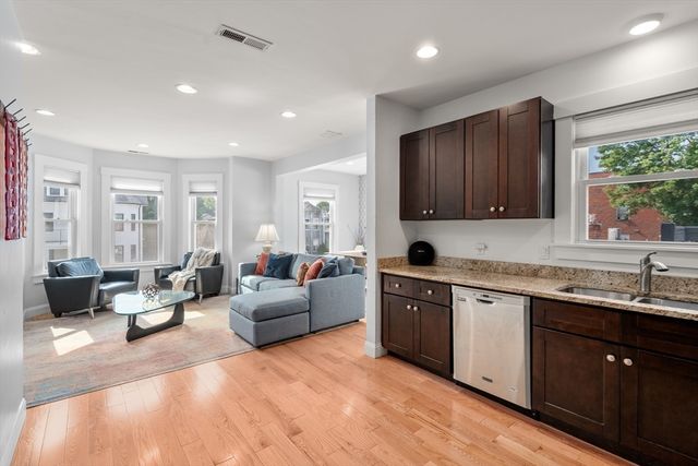659 Moody St 3, Waltham, MA 02453