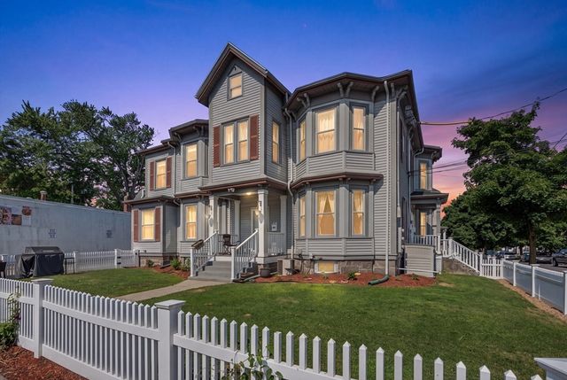 659 Moody St 3, Waltham, MA 02453