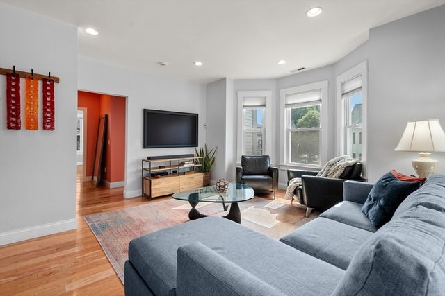 659 Moody St 3, Waltham, MA 02453