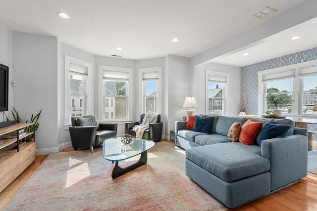 659 Moody St 3, Waltham, MA 02453