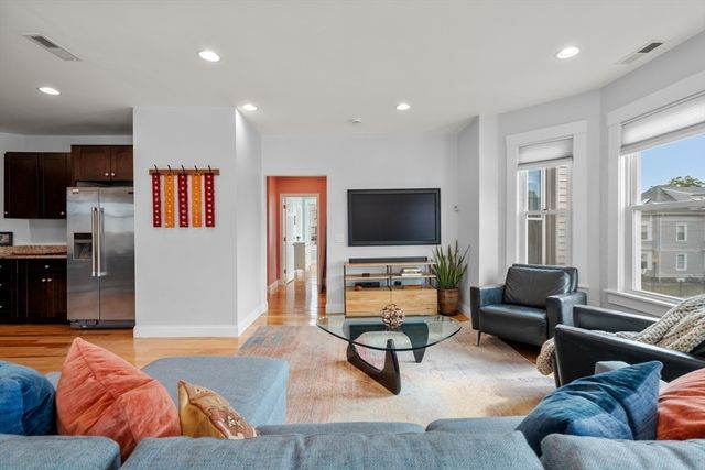 659 Moody St 3, Waltham, MA 02453