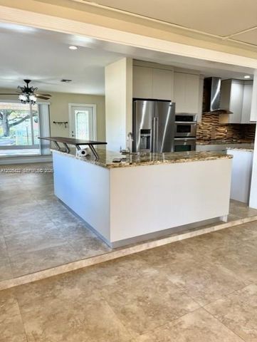720 N 64th Ave, Hollywood, FL 33024