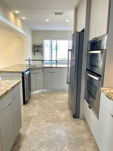 720 N 64th Ave, Hollywood, FL 33024