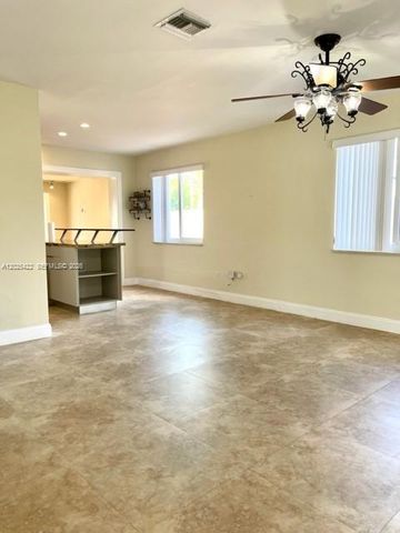 720 N 64th Ave, Hollywood, FL 33024