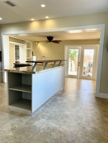 720 N 64th Ave, Hollywood, FL 33024