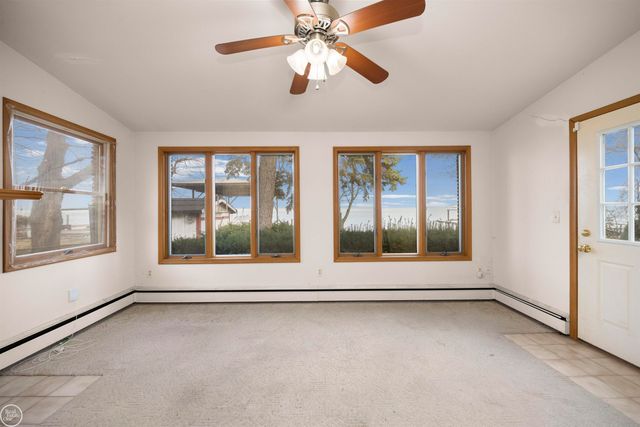 33806 Jefferson Avenue, Saint Clair Shores, MI 48082