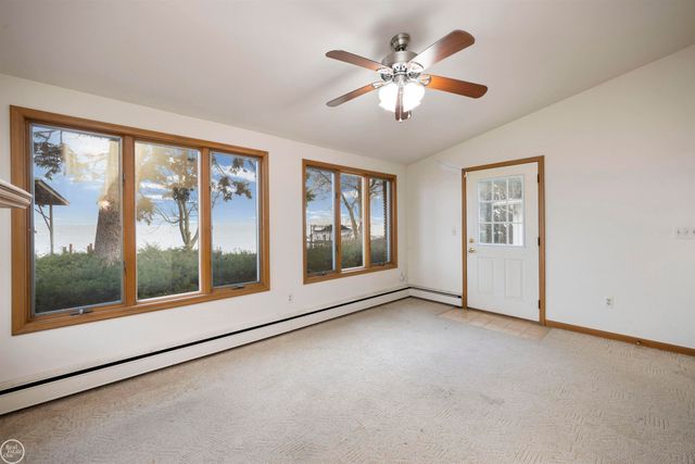 33806 Jefferson Avenue, Saint Clair Shores, MI 48082