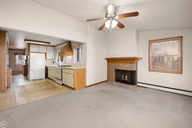 33806 Jefferson Avenue, Saint Clair Shores, MI 48082