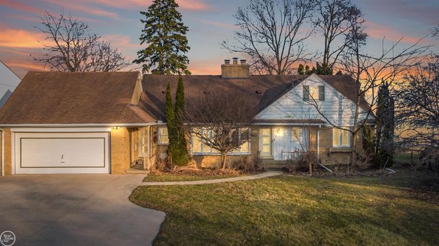 33806 Jefferson Avenue, Saint Clair Shores, MI 48082