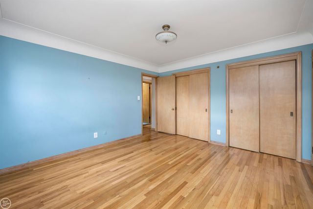 33806 Jefferson Avenue, Saint Clair Shores, MI 48082