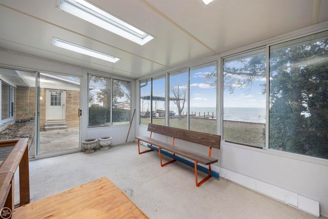 33806 Jefferson Avenue, Saint Clair Shores, MI 48082