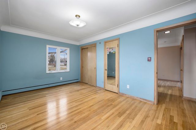 33806 Jefferson Avenue, Saint Clair Shores, MI 48082