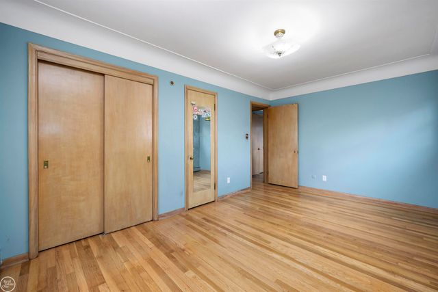 33806 Jefferson Avenue, Saint Clair Shores, MI 48082