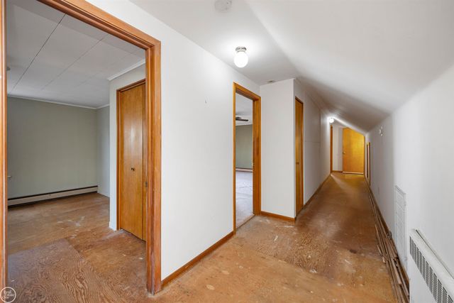 33806 Jefferson Avenue, Saint Clair Shores, MI 48082