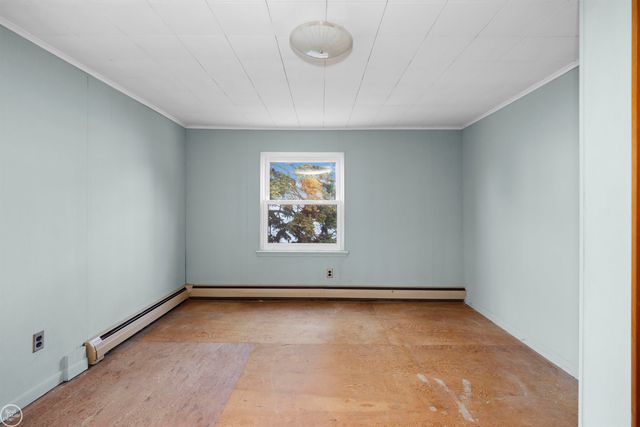 33806 Jefferson Avenue, Saint Clair Shores, MI 48082