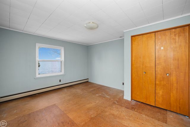 33806 Jefferson Avenue, Saint Clair Shores, MI 48082