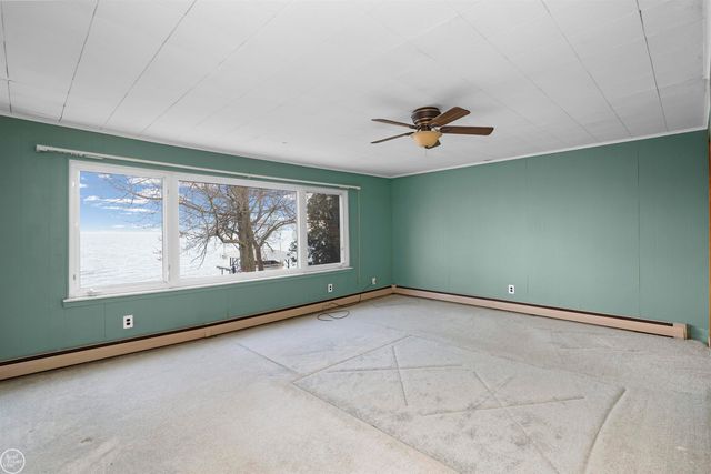 33806 Jefferson Avenue, Saint Clair Shores, MI 48082