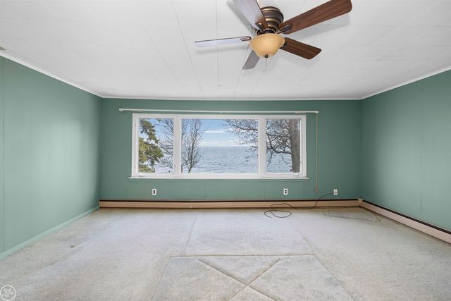 33806 Jefferson Avenue, Saint Clair Shores, MI 48082