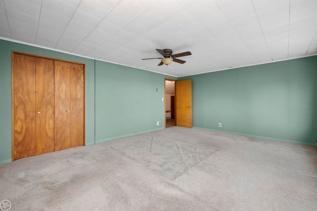 33806 Jefferson Avenue, Saint Clair Shores, MI 48082