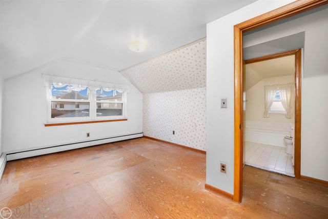 33806 Jefferson Avenue, Saint Clair Shores, MI 48082