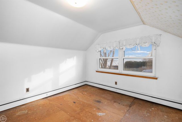 33806 Jefferson Avenue, Saint Clair Shores, MI 48082