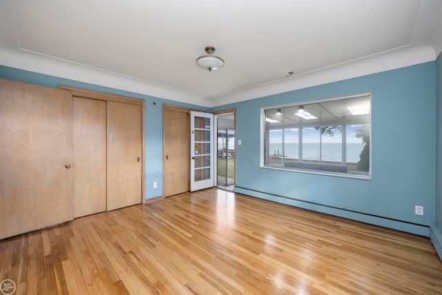 33806 Jefferson Avenue, Saint Clair Shores, MI 48082