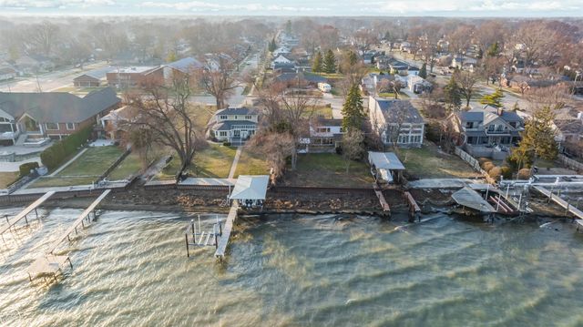 33806 Jefferson Avenue, Saint Clair Shores, MI 48082