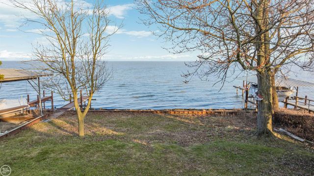 33806 Jefferson Avenue, Saint Clair Shores, MI 48082