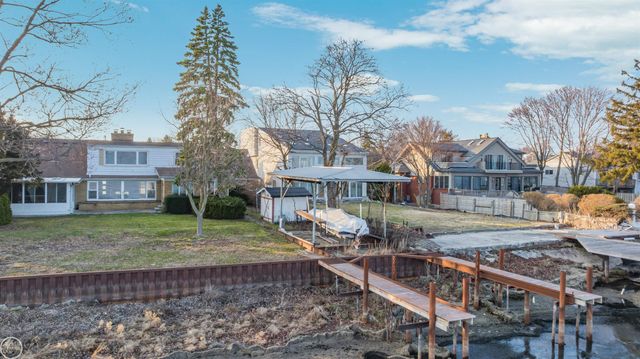 33806 Jefferson Avenue, Saint Clair Shores, MI 48082