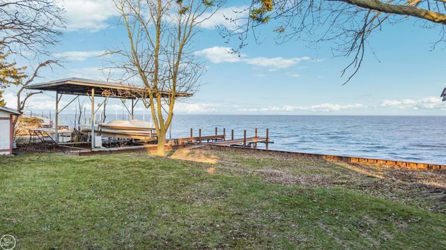 33806 Jefferson Avenue, Saint Clair Shores, MI 48082