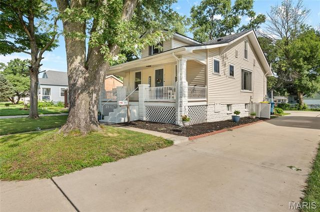 215 4th Avenue, Edwardsville, IL 62025