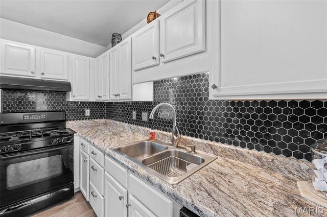 215 4th Avenue, Edwardsville, IL 62025